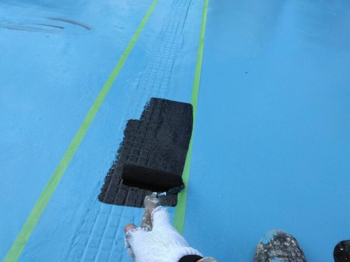 プールライン塗装